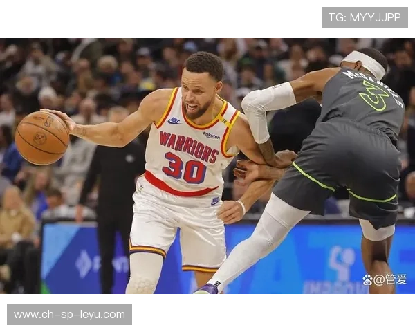 2021年季后赛：库里连续投出关键三分，带领勇士逆风翻盘，库里季后赛得分